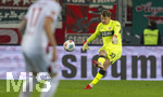 22.03.2026, Fussball 1. Bundesliga 2025/2026, 27.Spieltag, FC Augsburg - VfB Stuttgart, in der WWK-Arena Augsburg. Torwart Alexander Nübel (Stuttgart) Abschlag 