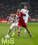 22.03.2026, Fussball 1. Bundesliga 2025/2026, 27.Spieltag, FC Augsburg - VfB Stuttgart, in der WWK-Arena Augsburg. v.li: Keven Schlotterbeck (FC Augsburg) gegen Tiago Tomas (Stuttgart) 