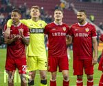 22.03.2026, Fussball 1. Bundesliga 2025/2026, 27.Spieltag, FC Augsburg - VfB Stuttgart, in der WWK-Arena Augsburg. Schlussjubel,  Nikolas Nartey (Stuttgart), Torwart Alexander Nübel (Stuttgart), Finn Jeltsch (Stuttgart), Josha Vagnoman (Stuttgart) 