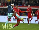 27.03.2026, Fussball Freundschafts-Länderspiel, Schweiz - Deutschland, im Stadion St.-Jakob-Park in Basel (Schweiz). Serge Gnabry (Deutschland) trifft zum 2:2 gegen Manuel Akanji (Schweiz) 