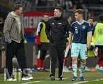 27.03.2026, Fussball Freundschafts-Länderspiel, Schweiz - Deutschland, im Stadion St.-Jakob-Park in Basel (Schweiz). v.l. Trainer Julian Nagelsmann (Deutschland) und Joshua Kimmich (Deutschland) der angeschlagen ist