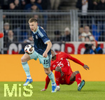 27.03.2026, Fussball Freundschafts-Länderspiel, Schweiz - Deutschland, im Stadion St.-Jakob-Park in Basel (Schweiz).  Nico Schlotterbeck (li, Deutschland) gegen Joel Almada Monteiro (Schweiz) 
