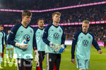 27.03.2026, Fussball Freundschafts-Länderspiel, Schweiz - Deutschland, im Stadion St.-Jakob-Park in Basel (Schweiz). von links:  Torwart Finn Dahmen (Deutschland), Torwart Alexander Nübel (Deutschland), Chris Führich (Deutschland) 