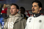 27.03.2026, Fussball Freundschafts-Länderspiel, Schweiz - Deutschland, im Stadion St.-Jakob-Park in Basel (Schweiz). v.li: Trainer Julian Nagelsmann (Deutschland) und sein Co-Trainer Benjamin Hübner (Deutschland) singen die Hymne mit.