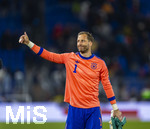 27.03.2026, Fussball Freundschafts-Länderspiel, Schweiz - Deutschland, im Stadion St.-Jakob-Park in Basel (Schweiz). Torwart Oliver Baumann (Deutschland) winkt 