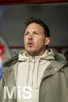 27.03.2026, Fussball Freundschafts-Länderspiel, Schweiz - Deutschland, im Stadion St.-Jakob-Park in Basel (Schweiz). Trainer Julian Nagelsmann (Deutschland) singt die Nationalhymne mit 