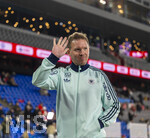 27.03.2026, Fussball Freundschafts-Länderspiel, Schweiz - Deutschland, im Stadion St.-Jakob-Park in Basel (Schweiz). Trainer Julian Nagelsmann (Deutschland) winkt den Fans 