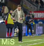 27.03.2026, Fussball Freundschafts-Länderspiel, Schweiz - Deutschland, im Stadion St.-Jakob-Park in Basel (Schweiz). Trainer Julian Nagelsmann (Deutschland) jongliert den Ball.