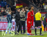 27.03.2026, Fussball Freundschafts-Länderspiel, Schweiz - Deutschland, im Stadion St.-Jakob-Park in Basel (Schweiz). Lennart Karl (li, Deutschland) wird von Trainer Julian Nagelsmann (kitte, Deutschland) eingewechselt. Auch Nick Woltemade (Deutschland) 