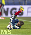 27.03.2026, Fussball Freundschafts-Länderspiel, Schweiz - Deutschland, im Stadion St.-Jakob-Park in Basel (Schweiz). Torwart Finn Dahmen (Deutschland) beim Aufwärmen.