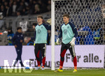 27.03.2026, Fussball Freundschafts-Länderspiel, Schweiz - Deutschland, im Stadion St.-Jakob-Park in Basel (Schweiz). Beim Aufwärmen, li: Torwart Alexander Nübel (Deutschland), re: Torwart Finn Dahmen (Deutschland) 