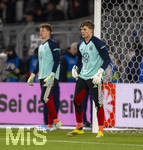 27.03.2026, Fussball Freundschafts-Länderspiel, Schweiz - Deutschland, im Stadion St.-Jakob-Park in Basel (Schweiz). Beim Aufwärmen, li: Torwart Alexander Nübel (Deutschland), re: Torwart Finn Dahmen (Deutschland) 