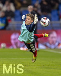 27.03.2026, Fussball Freundschafts-Länderspiel, Schweiz - Deutschland, im Stadion St.-Jakob-Park in Basel (Schweiz). Torwart Alexander Nübel (Deutschland) beim Aufwärmen. 