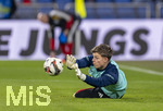 27.03.2026, Fussball Freundschafts-Länderspiel, Schweiz - Deutschland, im Stadion St.-Jakob-Park in Basel (Schweiz). Torwart Finn Dahmen (Deutschland) beim Aufwärmen.