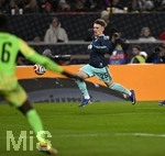 30.03.2026, Fussball Freundschafts-Länderspiele 2.Spieltag, Deutschland - Ghana, in der MHP-Arena Stuttgart (Deutschland). Lennart Karl (Deutschland) gegen Torhüter Benjamin Asare (Ghana) 