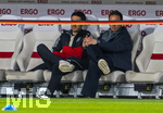 30.03.2026, Fussball Freundschafts-Länderspiele 2.Spieltag, Deutschland - Ghana, in der MHP-Arena Stuttgart (Deutschland).  Vor dem Spiel fehlt den beiden Trainern der Durchblick: re: Trainer Julian Nagelsmann (Deutschland), li: Co-Trainer Benjamin Glück (Deutschland) haben ein Absperrband in den Deutschen Landesflaggen Schwarz-Rot-Gold vor ihren Augen.