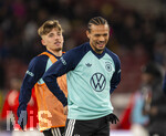 30.03.2026, Fussball Freundschafts-Länderspiele 2.Spieltag, Deutschland - Ghana, in der MHP-Arena Stuttgart (Deutschland). Leroy Sane (re, Deutschland) lachend beim Aufwärmen. hi: Lennart Karl (Deutschland) 