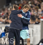 30.03.2026, Fussball Freundschafts-Länderspiele 2.Spieltag, Deutschland - Ghana, in der MHP-Arena Stuttgart (Deutschland). re: Nick Woltemade (Deutschland) wird von Trainer Julian Nagelsmann (Deutschland) ausgewechselt