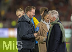 30.03.2026, Fussball Freundschafts-Länderspiele 2.Spieltag, Deutschland - Ghana, in der MHP-Arena Stuttgart (Deutschland). li: Trainer Julian Nagelsmann (Deutschland) beim ARD-Interview mit Experte Bastian Schweinsteiger (re) und Esther Sedlaczek (mitte) 