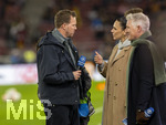 30.03.2026, Fussball Freundschafts-Länderspiele 2.Spieltag, Deutschland - Ghana, in der MHP-Arena Stuttgart (Deutschland). li: Trainer Julian Nagelsmann (Deutschland) beim ARD-Interview mit Experte Bastian Schweinsteiger (re) und Esther Sedlaczek (mitte) 