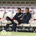 30.03.2026, Fussball Freundschafts-Länderspiele 2.Spieltag, Deutschland - Ghana, in der MHP-Arena Stuttgart (Deutschland).  Vor dem Spiel, re: Trainer Julian Nagelsmann (Deutschland), li: Co-Trainer Benjamin Glück (Deutschland) nachdenklich auf der Bank.