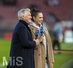 30.03.2026, Fussball Freundschafts-Länderspiele 2.Spieltag, Deutschland - Ghana, in der MHP-Arena Stuttgart (Deutschland). ARD-Experte Bastian Schweinsteiger (li) und Moderatorin Esther Sedlaczek (re)