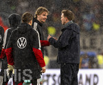 30.03.2026, Fussball Freundschafts-Länderspiele 2.Spieltag, Deutschland - Ghana, in der MHP-Arena Stuttgart (Deutschland). v.li: Nick Woltemade (Deutschland) shakehands mit Trainer Julian Nagelsmann (Deutschland) im Regen von Stuttgart.