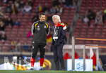 30.03.2026, Fussball Freundschafts-Länderspiele 2.Spieltag, Deutschland - Ghana, in der MHP-Arena Stuttgart (Deutschland). Winfried Schäfer (re, GER, Technischer Direktor und Berater für den ghanaischen Fußballverband (GFA)) mit Betreuern des DFB auf dem Platz.  Nicklas Dietrich (li, Athletiktrainer DFB), 