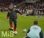 30.03.2026, Fussball Freundschafts-Länderspiele 2.Spieltag, Deutschland - Ghana, in der MHP-Arena Stuttgart (Deutschland). Stefan Wessels (Torwarttrainer DFB) beim warmmachen mit Torwart Finn Dahmen (Deutschland) 