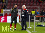 30.03.2026, Fussball Freundschafts-Länderspiele 2.Spieltag, Deutschland - Ghana, in der MHP-Arena Stuttgart (Deutschland). Winfried Schäfer (re, GER, Technischer Direktor und Berater für den ghanaischen Fußballverband (GFA)) mit Betreuern des DFB auf dem Platz.  Nicklas Dietrich (li, Athletiktrainer DFB), 