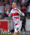 04.04.2026, Fussball 1. Bundesliga 2025/2026, 28.Spieltag, VfB Stuttgart - Borussia Dortmund, in der MHP-Arena Stuttgart, Chris Führich (Stuttgart) zeigt nach oben.
 

