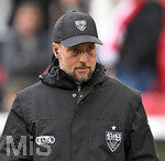 04.04.2026, Fussball 1. Bundesliga 2025/2026, 28.Spieltag, VfB Stuttgart - Borussia Dortmund, in der MHP-Arena Stuttgart, Trainer Sebastian Hoeneß (Stuttgart) nachdenklich.
 

