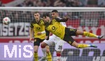 04.04.2026, Fussball 1. Bundesliga 2025/2026, 28.Spieltag, VfB Stuttgart - Borussia Dortmund, in der MHP-Arena Stuttgart, v.l. Nico Schlotterbeck (Borussia Dortmund), Deniz Undav (Stuttgart) und Ramy Bensebaini (Borussia Dortmund) 
 

