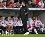 04.04.2026, Fussball 1. Bundesliga 2025/2026, 28.Spieltag, VfB Stuttgart - Borussia Dortmund, in der MHP-Arena Stuttgart, Trainer Sebastian Hoeneß (Stuttgart) ist nachdenklich.
 

