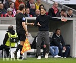 04.04.2026, Fussball 1. Bundesliga 2025/2026, 28.Spieltag, VfB Stuttgart - Borussia Dortmund, in der MHP-Arena Stuttgart, Trainer Niko Kovac (Borussia Dortmund) diskutiert 
 

