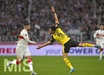 04.04.2026, Fussball 1. Bundesliga 2025/2026, 28.Spieltag, VfB Stuttgart - Borussia Dortmund, in der MHP-Arena Stuttgart, 
 v.l. Deniz Undav (Stuttgart) gegen Ramy Bensebaini (Borussia Dortmund) 

