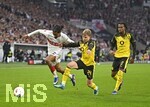04.04.2026, Fussball 1. Bundesliga 2025/2026, 28.Spieltag, VfB Stuttgart - Borussia Dortmund, in der MHP-Arena Stuttgart, v.l. Lorenz Assignon (Stuttgart), Daniel Svensson (Borussia Dortmund) und Carney Chukwuemeka (Borussia Dortmund) 
 

