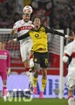 04.04.2026, Fussball 1. Bundesliga 2025/2026, 28.Spieltag, VfB Stuttgart - Borussia Dortmund, in der MHP-Arena Stuttgart, v.l. Jeff Chabot (Stuttgart) gegen Fabio Silva (Borussia Dortmund) 
 

