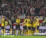 04.04.2026, Fussball 1. Bundesliga 2025/2026, 28.Spieltag, VfB Stuttgart - Borussia Dortmund, in der MHP-Arena Stuttgart, Die Dortmunder jubeln vor der Stuttgarter Kurve
 

