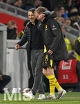 04.04.2026, Fussball 1. Bundesliga 2025/2026, 28.Spieltag, VfB Stuttgart - Borussia Dortmund, in der MHP-Arena Stuttgart, v.l. Trainer Niko Kovac (Borussia Dortmund) und Maximilian Beier (Borussia Dortmund) liegen sich im Arm.
 

