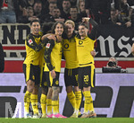 04.04.2026, Fussball 1. Bundesliga 2025/2026, 28.Spieltag, VfB Stuttgart - Borussia Dortmund, in der MHP-Arena Stuttgart, 
 v.l. Jobe Bellingham (Borussia Dortmund), Fabio Silva (Borussia Dortmund), Julian Brandt (Borussia Dortmund) und Marcel Sabitzer (Borussia Dortmund)   jubeln

