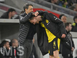 04.04.2026, Fussball 1. Bundesliga 2025/2026, 28.Spieltag, VfB Stuttgart - Borussia Dortmund, in der MHP-Arena Stuttgart, 
 v.l. Trainer Niko Kovac (Borussia Dortmund) und Maximilian Beier (Borussia Dortmund) liegen sich im Arm.

