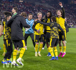 04.04.2026, Fussball 1. Bundesliga 2025/2026, 28.Spieltag, VfB Stuttgart - Borussia Dortmund, in der MHP-Arena Stuttgart, Schlussjubel der Dortmunder, mit Julian Brandt (Borussia Dortmund), Carney Chukwuemeka (Borussia Dortmund), Fabio Silva (Borussia Dortmund), 