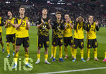 04.04.2026, Fussball 1. Bundesliga 2025/2026, 28.Spieltag, VfB Stuttgart - Borussia Dortmund, in der MHP-Arena Stuttgart, Schlussjubel der Dortmunder, mit Nico Schlotterbeck (Borussia Dortmund), Luca Reggiani (Borussia Dortmund), Samuele Inacio (Borussia Dortmund), Julian Ryerson (Borussia Dortmund), Daniel Svensson (Borussia Dortmund), Marcel Sabitzer (Borussia Dortmund) 