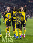04.04.2026, Fussball 1. Bundesliga 2025/2026, 28.Spieltag, VfB Stuttgart - Borussia Dortmund, in der MHP-Arena Stuttgart, Schlussjubel der Dortmunder, mit Julian Brandt (Borussia Dortmund), Carney Chukwuemeka (Borussia Dortmund), Fabio Silva (Borussia Dortmund), 