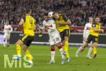 04.04.2026, Fussball 1. Bundesliga 2025/2026, 28.Spieltag, VfB Stuttgart - Borussia Dortmund, in der MHP-Arena Stuttgart, v.lI. Deniz Undav (Stuttgart) gegen Waldemar Anton (Borussia Dortmund) 