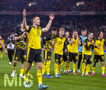 04.04.2026, Fussball 1. Bundesliga 2025/2026, 28.Spieltag, VfB Stuttgart - Borussia Dortmund, in der MHP-Arena Stuttgart, Schlussjubel der Dortmunder, mit Nico Schlotterbeck (Borussia Dortmund) 