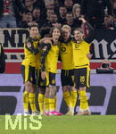 04.04.2026, Fussball 1. Bundesliga 2025/2026, 28.Spieltag, VfB Stuttgart - Borussia Dortmund, in der MHP-Arena Stuttgart, Torjubel, Julian Brandt (Borussia Dortmund), Marcel Sabitzer (Borussia Dortmund), Jobe Bellingham (Borussia Dortmund) 