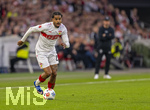 04.04.2026, Fussball 1. Bundesliga 2025/2026, 28.Spieltag, VfB Stuttgart - Borussia Dortmund, in der MHP-Arena Stuttgart, Lorenz Assignon (Stuttgart) am Ball 