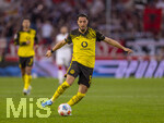 04.04.2026, Fussball 1. Bundesliga 2025/2026, 28.Spieltag, VfB Stuttgart - Borussia Dortmund, in der MHP-Arena Stuttgart, Ramy Bensebaini (Borussia Dortmund) am Ball 